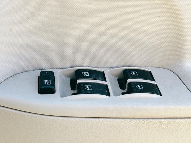 �p���[�E�B���h�E�̃X�C�b�`�ł���B�^�]�Ȃɋ��Ȃ��瑋���J���߂̃R���g���[���ł��܂���B