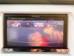 バックカメラも付いています。駐車の時に便利なのはもちろんの事、後方死角にいる子供たちに気が付くことができるので安心安全ですね 4