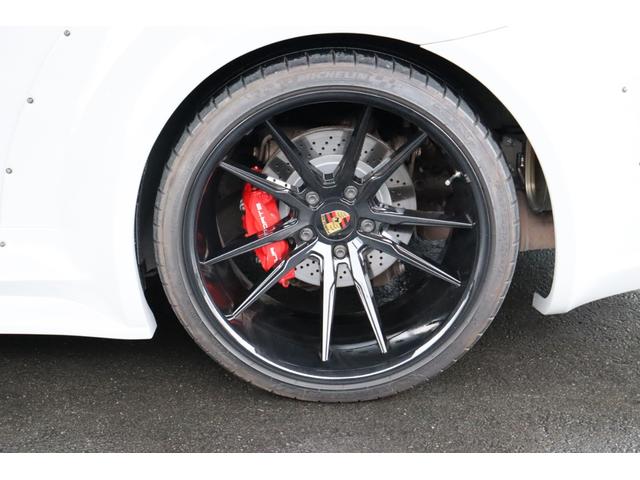 ９１１カレラ　カブリオレ　ＥＵＲ－ＧＴＲワイドボディキット　ＥＵＲ２１インチアルミホイール　ＥＵＲ可変バルブマフラー　エントリードライブ　シートヒータ・ベンチレーション　クリアランスソナー　ナビ　フルセグ　バックカメラ　ＥＴＣ(12枚目)