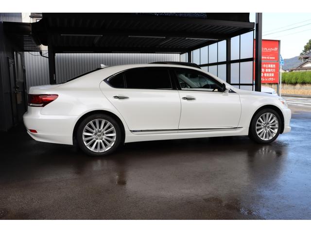 ＬＳ ＬＳ６００ｈＬ　エグゼクティブパッケージ　Ｆモデリスタエアロ　サンルーフ　マークレビンソン　リアエンターテイメント　セミアニリン本革　エアシート　後席リラクゼーション　ＦＲプリクラッシュセーフティー　ＬＫＡ　ＢＳＭ　パワートランク（5枚目）