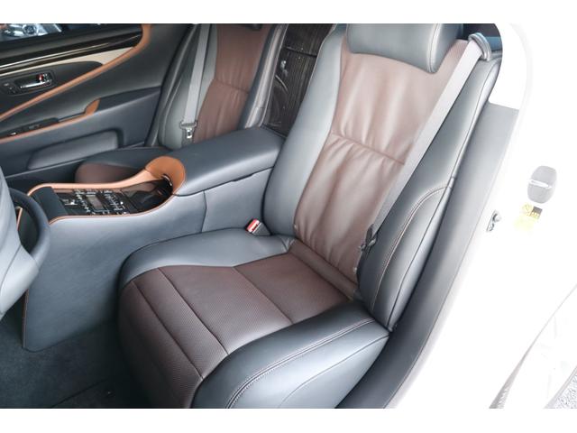 ＬＳ ＬＳ６００ｈＬ　エグゼクティブパッケージ　Ｆモデリスタエアロ　サンルーフ　マークレビンソン　リアエンターテイメント　セミアニリン本革　エアシート　後席リラクゼーション　ＦＲプリクラッシュセーフティー　ＬＫＡ　ＢＳＭ　パワートランク（13枚目）