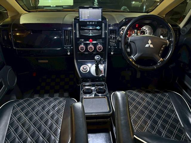 デリカD:5 D パワーパッケージ オートエアコン パワーステアリング パワーウィンドウ ナビ TV 両側電動スライドドア 電動格納ミラー レザー調シートカバー アルミホイール(10枚目)