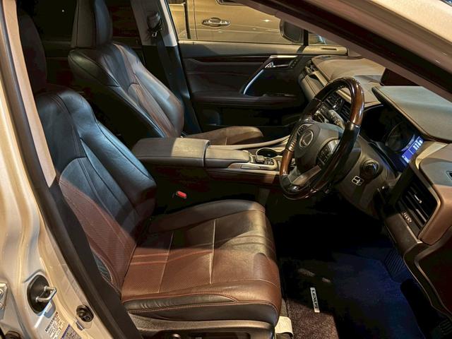 ＲＸ ＲＸ４５０ｈ　バージョンＬ　ナビ　レザーシート　ステアリングスイッチ　オートリアゲート　オートエアコン　アルミホイール　スマートキー　アイドリングストップ（8枚目）