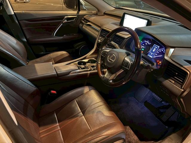 ＲＸ ＲＸ４５０ｈ　バージョンＬ　ナビ　レザーシート　ステアリングスイッチ　オートリアゲート　オートエアコン　アルミホイール　スマートキー　アイドリングストップ（9枚目）