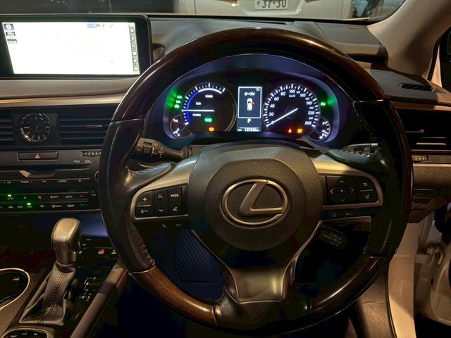 ＲＸ ＲＸ４５０ｈ　バージョンＬ　ナビ　レザーシート　ステアリングスイッチ　オートリアゲート　オートエアコン　アルミホイール　スマートキー　アイドリングストップ（13枚目）