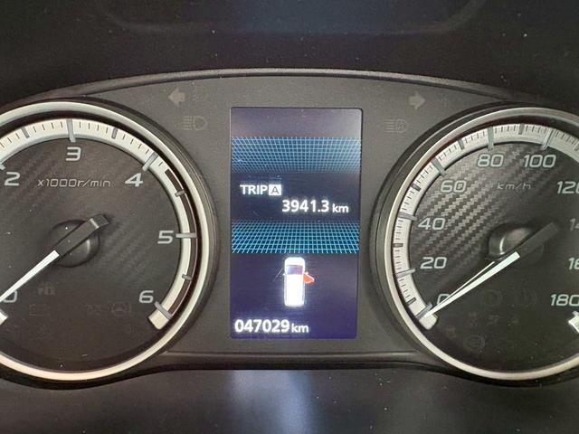 デリカＤ：５ Ｇ　パワーパッケージ　エアコン　パワーステアリング　パワーウィンドウ　フリップダウンモニター　ナビ　アルミホイール　シートヒーター　スマートキー（14枚目）