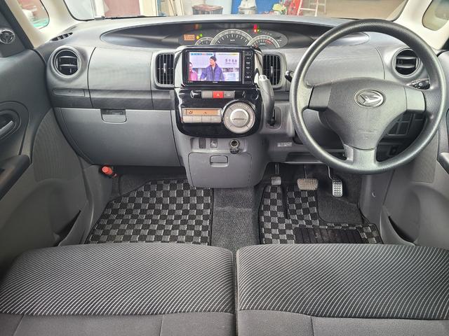 タント カスタムＸリミテッド　ＥＴＣ　ナビ　フルセグ　Ｂｌｕｅｔｏｏｔｈ　バックモニター　パワースライドドア　スマートキー　オートエアコン　ＨＩＤライト　フォグランプ　ウインカードアミラー　ベンチシート　アルミホイール（4枚目）