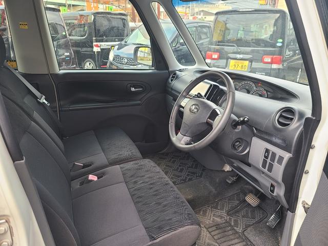 タント カスタムＸリミテッド　ＥＴＣ　ナビ　フルセグ　Ｂｌｕｅｔｏｏｔｈ　バックモニター　パワースライドドア　スマートキー　オートエアコン　ＨＩＤライト　フォグランプ　ウインカードアミラー　ベンチシート　アルミホイール（5枚目）