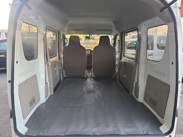 エブリイ ＰＡリミテッド　ＥＴＣ　ナビ　フルセグＴＶ　Ｂｌｕｅｔｏｏｔｈ　バックモニター　ＤＶＤ再生　４ＡＴ　キーレス　ＬＥＤルームライト　ライトレベライザー　ドアバイザー　フロアマット　ハイルーフ（12枚目）
