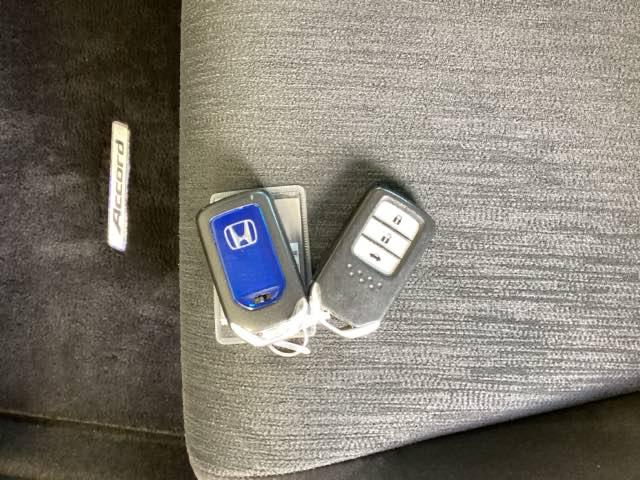 アコードハイブリッド ＬＸ　純正ナビ　電動シート　リアカメラ　リヤカメラ　地デジフルセグ　キーレスエントリーシステム　フルオートエアコン　横滑り防止機能　ナビＴＶ　サイドエアバック　全席パワーウインドウ　オートクルーズ　ＡＢＳ（22枚目）
