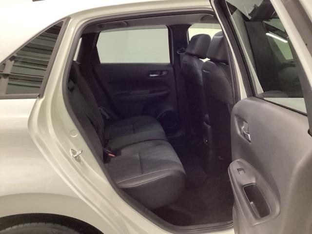 フィット e:HEVホーム メモリーナビ ETC リアカメラ 前後誤発進抑制機能 クリソナ 助手席エアバッグ 運転席エアバッグ アイドリングストップ LEDライト USB接続 バックカメラ ABS サイドエアバッグ フルセグTV(17枚目)