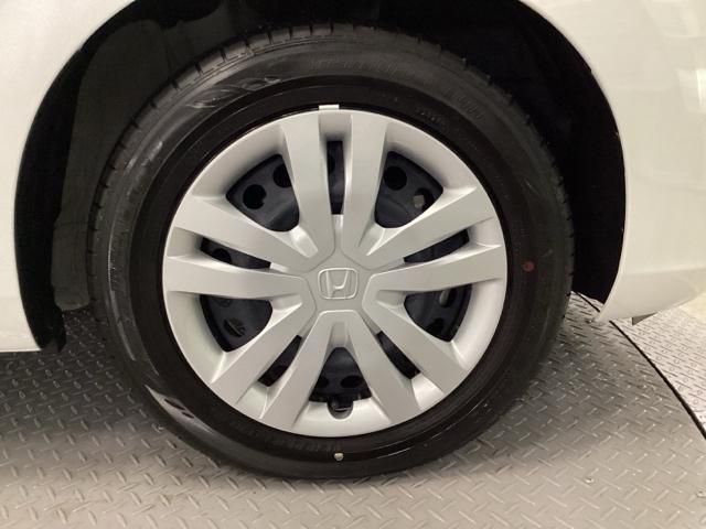 フィット e:HEVホーム メモリーナビ ETC リアカメラ 前後誤発進抑制機能 クリソナ 助手席エアバッグ 運転席エアバッグ アイドリングストップ LEDライト USB接続 バックカメラ ABS サイドエアバッグ フルセグTV(19枚目)