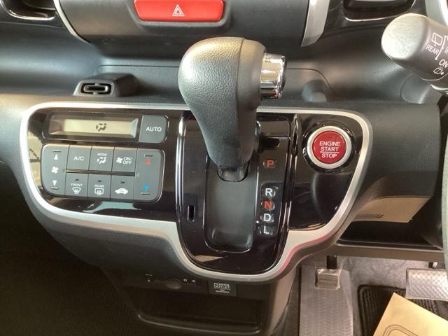 Ｎ－ＢＯＸカスタム Ｇ・Ｌパッケージ　純正ナビ　フルセグ　リアカメラ　ナビ・ＴＶ　スマキ－　フロントベンチシート　地デジＴＶ　パワーウィンドウ　片側電動両側スライドドア　盗難防止システム　オートエアコン　パワステ　ＤＶＤ再生可　ＡＢＳ（14枚目）