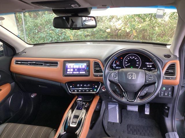 ヴェゼル ハイブリッドＺ・ホンダセンシング　純正メモリーナビ　リアカメラ　ＥＴＣ　レーダーサポート　ＤＶＤ再生機能　整備記録簿　横滑り防止システム　バックアイカメラ　盗難防止装置　フルセ　シートヒーター付　スマ－トキ－　ＥＣＯモード　ＵＳＢ接続（2枚目）