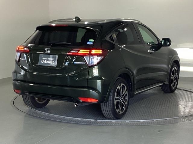 ヴェゼル ハイブリッドＺ・ホンダセンシング　純正メモリーナビ　リアカメラ　ＥＴＣ　レーダーサポート　ＤＶＤ再生機能　整備記録簿　横滑り防止システム　バックアイカメラ　盗難防止装置　フルセ　シートヒーター付　スマ－トキ－　ＥＣＯモード　ＵＳＢ接続（8枚目）