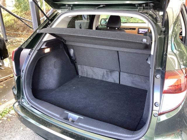 ヴェゼル ハイブリッドＺ・ホンダセンシング　純正メモリーナビ　リアカメラ　ＥＴＣ　レーダーサポート　ＤＶＤ再生機能　整備記録簿　横滑り防止システム　バックアイカメラ　盗難防止装置　フルセ　シートヒーター付　スマ－トキ－　ＥＣＯモード　ＵＳＢ接続（18枚目）