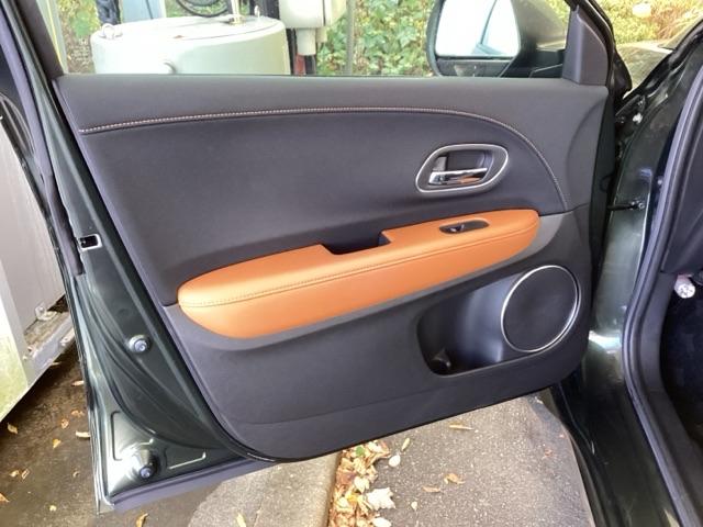 ヴェゼル ハイブリッドＺ・ホンダセンシング　純正メモリーナビ　リアカメラ　ＥＴＣ　レーダーサポート　ＤＶＤ再生機能　整備記録簿　横滑り防止システム　バックアイカメラ　盗難防止装置　フルセ　シートヒーター付　スマ－トキ－　ＥＣＯモード　ＵＳＢ接続（36枚目）