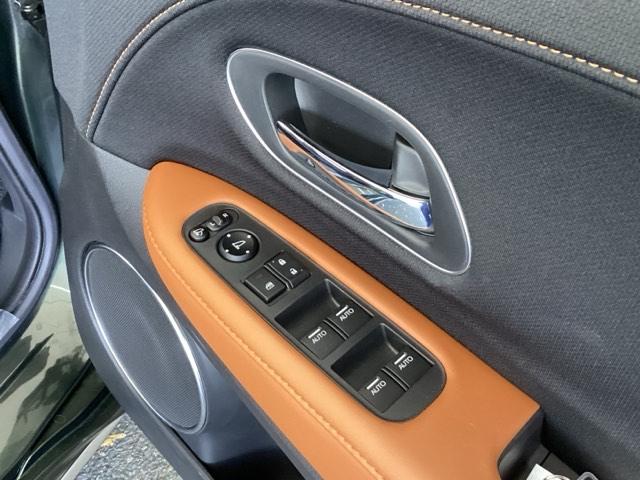 ヴェゼル ハイブリッドＺ・ホンダセンシング　純正メモリーナビ　リアカメラ　ＥＴＣ　レーダーサポート　ＤＶＤ再生機能　整備記録簿　横滑り防止システム　バックアイカメラ　盗難防止装置　フルセ　シートヒーター付　スマ－トキ－　ＥＣＯモード　ＵＳＢ接続（52枚目）