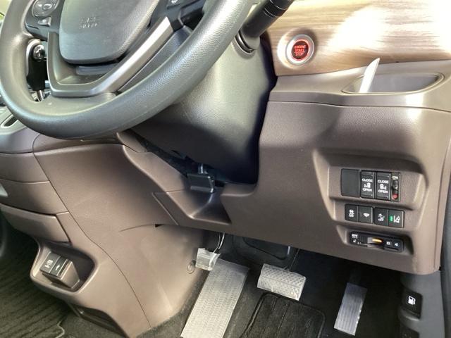 フリード Ｇ・ホンダセンシング　純正メモリーナビ　ドラレコ　リアカメラ　Ｆセグ　追突被害軽減ブレーキ　ｉストップ　Ｗエアバッグ　パワーウィンドウ　アクティブクルーズコントロール　スマートキ　カラーバックモニター　整備点検記録簿（15枚目）