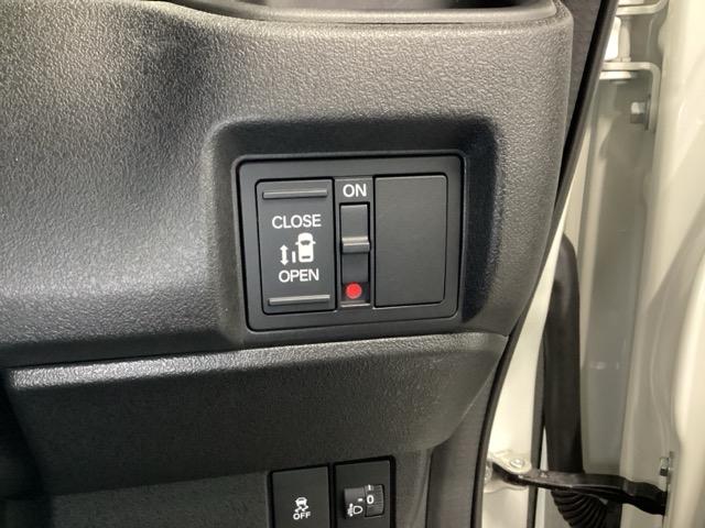 N-BOXカスタム ベースグレード 純正メモリーナビ ドラレコ リアカメラ USB接続 CMBS Dレコ ベンチシート オートエアコン スマートキ LED 盗難防止装置 クルコン ETC バックカメラ フルセグTV パワーステアリング(16枚目)