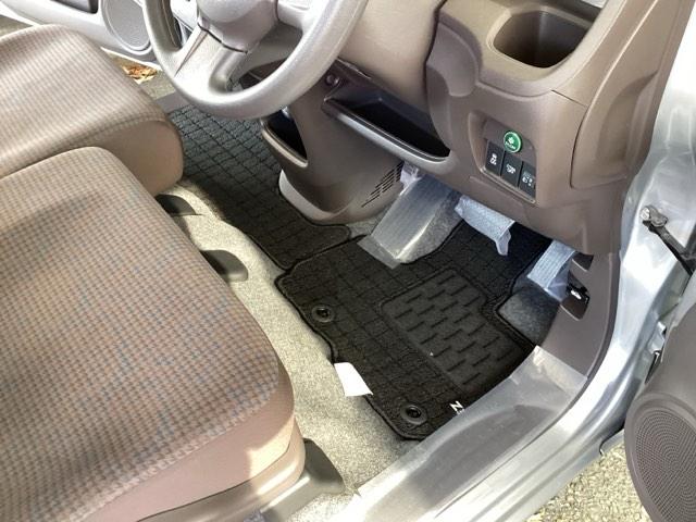 Ｎ－ＯＮＥ スタンダード　純正ＣＤチューナー　衝突低減ブレーキ　衝突軽減ブレーキ　エコアイドル　イモビライザー　スマートキー　エアバック　横滑り防止　パワーウインドウ　Ｗエアバッグ　パワーステアリング　ベンチシート　ＡＢＳ（47枚目）