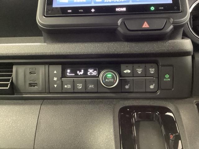 Ｎ－ＢＯＸカスタム コーディネートスタイル　ホンダ純正ディスプレイオーディオ　オートクルーズ　Ｗ電動ドア　シートヒータ　ＬＥＤ　ＥＳＣ　リアカメラ　ソナー　ベンチシート　アイドリングストップ　エアコン　サイドエアバック　パワーウィンドウ　ＡＢＳ（12枚目）