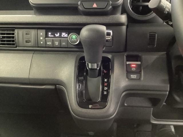 Ｎ－ＢＯＸカスタム コーディネートスタイル　ホンダ純正ディスプレイオーディオ　オートクルーズ　Ｗ電動ドア　シートヒータ　ＬＥＤ　ＥＳＣ　リアカメラ　ソナー　ベンチシート　アイドリングストップ　エアコン　サイドエアバック　パワーウィンドウ　ＡＢＳ（13枚目）