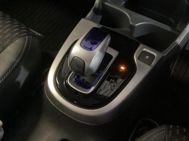 フィットハイブリッド Ｌパッケージ　ナビ　フルセグ　あんしんパッケージ　サイドエアバック　ＬＥＤ　ＥＣＯＮ　バックカメラ　オートクルーズコントロール　イモビライザー　ＥＴＣ　ＥＳＣ　ＡＵＴＯエアコン　ＡＢＳ　運転席助手席エアバッグ（15枚目）