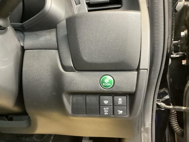 フィットハイブリッド Ｌパッケージ　ナビ　フルセグ　あんしんパッケージ　サイドエアバック　ＬＥＤ　ＥＣＯＮ　バックカメラ　オートクルーズコントロール　イモビライザー　ＥＴＣ　ＥＳＣ　ＡＵＴＯエアコン　ＡＢＳ　運転席助手席エアバッグ（17枚目）