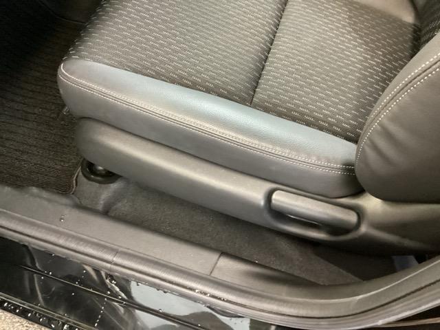 フィットハイブリッド Ｌパッケージ　ナビ　フルセグ　あんしんパッケージ　サイドエアバック　ＬＥＤ　ＥＣＯＮ　バックカメラ　オートクルーズコントロール　イモビライザー　ＥＴＣ　ＥＳＣ　ＡＵＴＯエアコン　ＡＢＳ　運転席助手席エアバッグ（39枚目）