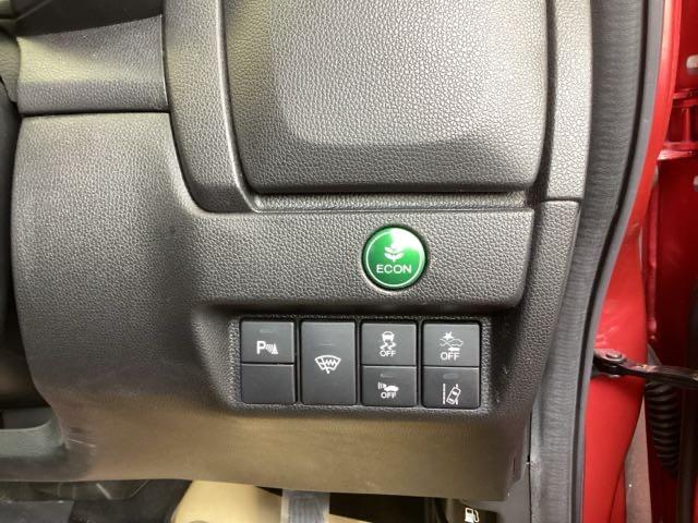 フィットハイブリッド Ｌホンダセンシング　純正ナビ　フルセグ　リアカメラ　軽減ブレーキ　Ｒカメ　ＬＥＤ　サイドＳＲＳ　横滑り防止　ドライブレコーダー　ナビＴＶ　パワーステアリング　盗難防止装置　オートクルーズ　ＥＴＣ車載器　ＤＶＤ再生　ＡＢＳ（16枚目）