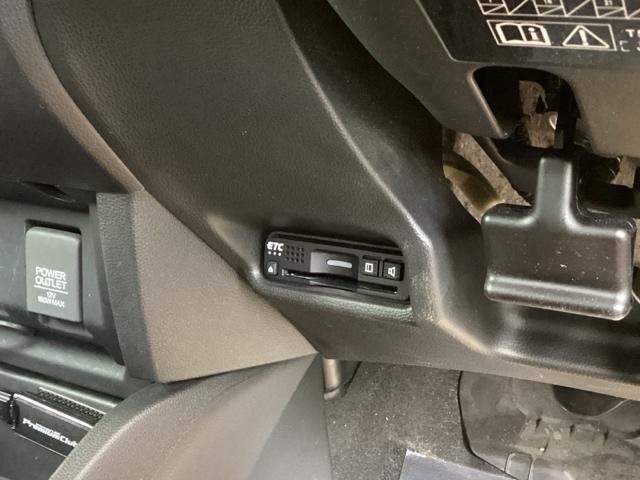 フィットハイブリッド Ｌホンダセンシング　純正ナビ　フルセグ　リアカメラ　軽減ブレーキ　Ｒカメ　ＬＥＤ　サイドＳＲＳ　横滑り防止　ドライブレコーダー　ナビＴＶ　パワーステアリング　盗難防止装置　オートクルーズ　ＥＴＣ車載器　ＤＶＤ再生　ＡＢＳ（17枚目）