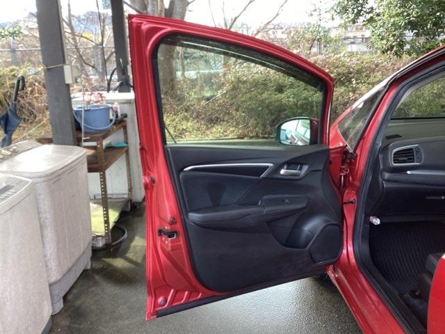 フィットハイブリッド Ｌホンダセンシング　純正ナビ　フルセグ　リアカメラ　軽減ブレーキ　Ｒカメ　ＬＥＤ　サイドＳＲＳ　横滑り防止　ドライブレコーダー　ナビＴＶ　パワーステアリング　盗難防止装置　オートクルーズ　ＥＴＣ車載器　ＤＶＤ再生　ＡＢＳ（38枚目）