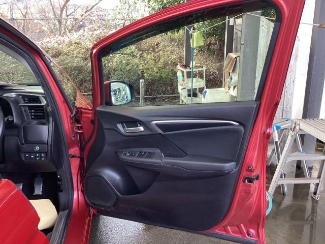 フィットハイブリッド Ｌホンダセンシング　純正ナビ　フルセグ　リアカメラ　軽減ブレーキ　Ｒカメ　ＬＥＤ　サイドＳＲＳ　横滑り防止　ドライブレコーダー　ナビＴＶ　パワーステアリング　盗難防止装置　オートクルーズ　ＥＴＣ車載器　ＤＶＤ再生　ＡＢＳ（47枚目）