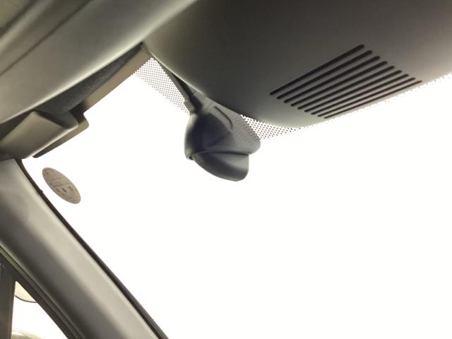 �܂����I�̎��̂��߂Ƀh���C�u���R�[�_�[�������Ă��܂��B�Փ˂����m����ƈ�莞�ԉ摜�������ۑ��ł���̂ň��S�ł��B