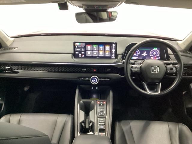 �t�����g�K���X���傫���A���C�h�Ȏ��E�ŉ^�]�����₷���Ȃ�悤�ɐݒ肳��Ă��܂��B