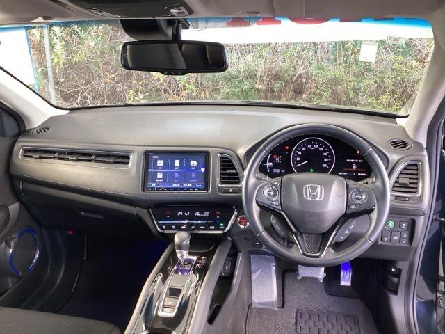 ヴェゼル ＨＶＸ・ホンダセンシングブリリアントスタイルＥＤ　純正メモリーナビ　リアカメラ　ＥＴＣ　誤発進抑制　地デジ　ＬＥＤランプ　オートエアコン　サイドエアバッグ　ＰＳ　ナビＴＶ　盗難防止装置　スマ－トキ－　ＶＳＡ　エアバッグ　ＵＳＢ　ＤＶＤ再生　Ｒカメ（2枚目）