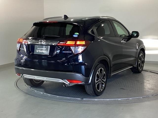 ヴェゼル ＨＶＸ・ホンダセンシングブリリアントスタイルＥＤ　純正メモリーナビ　リアカメラ　ＥＴＣ　誤発進抑制　地デジ　ＬＥＤランプ　オートエアコン　サイドエアバッグ　ＰＳ　ナビＴＶ　盗難防止装置　スマ－トキ－　ＶＳＡ　エアバッグ　ＵＳＢ　ＤＶＤ再生　Ｒカメ（8枚目）