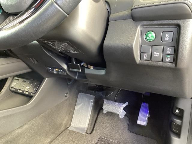 ヴェゼル ＨＶＸ・ホンダセンシングブリリアントスタイルＥＤ　純正メモリーナビ　リアカメラ　ＥＴＣ　誤発進抑制　地デジ　ＬＥＤランプ　オートエアコン　サイドエアバッグ　ＰＳ　ナビＴＶ　盗難防止装置　スマ－トキ－　ＶＳＡ　エアバッグ　ＵＳＢ　ＤＶＤ再生　Ｒカメ（15枚目）