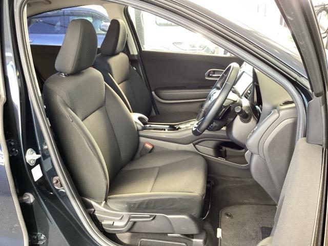 ヴェゼル ＨＶＸ・ホンダセンシングブリリアントスタイルＥＤ　純正メモリーナビ　リアカメラ　ＥＴＣ　誤発進抑制　地デジ　ＬＥＤランプ　オートエアコン　サイドエアバッグ　ＰＳ　ナビＴＶ　盗難防止装置　スマ－トキ－　ＶＳＡ　エアバッグ　ＵＳＢ　ＤＶＤ再生　Ｒカメ（16枚目）