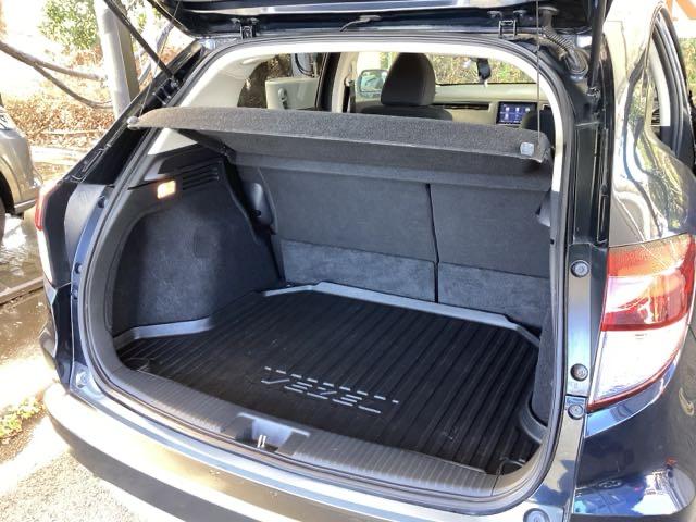 ヴェゼル ＨＶＸ・ホンダセンシングブリリアントスタイルＥＤ　純正メモリーナビ　リアカメラ　ＥＴＣ　誤発進抑制　地デジ　ＬＥＤランプ　オートエアコン　サイドエアバッグ　ＰＳ　ナビＴＶ　盗難防止装置　スマ－トキ－　ＶＳＡ　エアバッグ　ＵＳＢ　ＤＶＤ再生　Ｒカメ（18枚目）