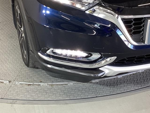 ヴェゼル ＨＶＸ・ホンダセンシングブリリアントスタイルＥＤ　純正メモリーナビ　リアカメラ　ＥＴＣ　誤発進抑制　地デジ　ＬＥＤランプ　オートエアコン　サイドエアバッグ　ＰＳ　ナビＴＶ　盗難防止装置　スマ－トキ－　ＶＳＡ　エアバッグ　ＵＳＢ　ＤＶＤ再生　Ｒカメ（24枚目）