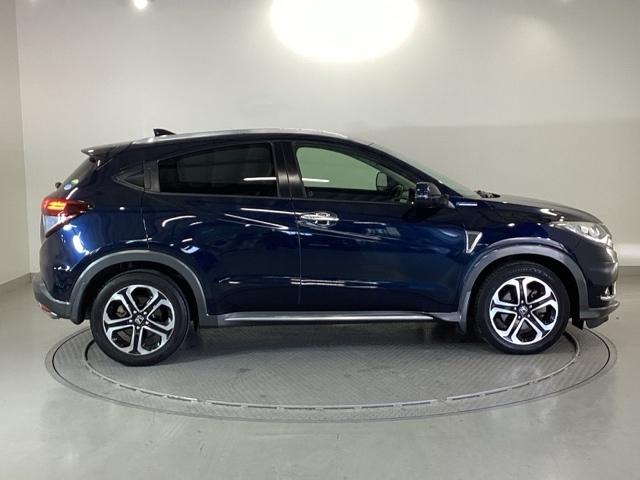 ヴェゼル ＨＶＸ・ホンダセンシングブリリアントスタイルＥＤ　純正メモリーナビ　リアカメラ　ＥＴＣ　誤発進抑制　地デジ　ＬＥＤランプ　オートエアコン　サイドエアバッグ　ＰＳ　ナビＴＶ　盗難防止装置　スマ－トキ－　ＶＳＡ　エアバッグ　ＵＳＢ　ＤＶＤ再生　Ｒカメ（32枚目）