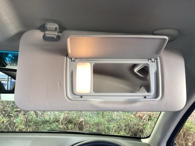 ヴェゼル ＨＶＸ・ホンダセンシングブリリアントスタイルＥＤ　純正メモリーナビ　リアカメラ　ＥＴＣ　誤発進抑制　地デジ　ＬＥＤランプ　オートエアコン　サイドエアバッグ　ＰＳ　ナビＴＶ　盗難防止装置　スマ－トキ－　ＶＳＡ　エアバッグ　ＵＳＢ　ＤＶＤ再生　Ｒカメ（50枚目）