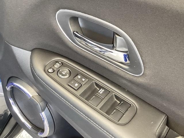 ヴェゼル ＨＶＸ・ホンダセンシングブリリアントスタイルＥＤ　純正メモリーナビ　リアカメラ　ＥＴＣ　誤発進抑制　地デジ　ＬＥＤランプ　オートエアコン　サイドエアバッグ　ＰＳ　ナビＴＶ　盗難防止装置　スマ－トキ－　ＶＳＡ　エアバッグ　ＵＳＢ　ＤＶＤ再生　Ｒカメ（52枚目）