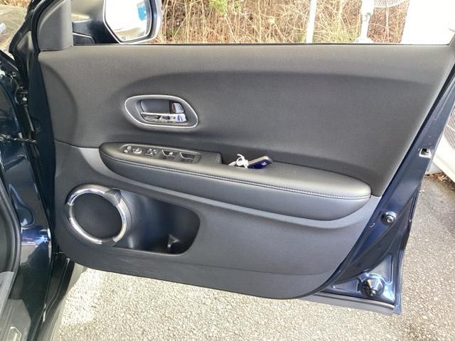 ヴェゼル ＨＶＸ・ホンダセンシングブリリアントスタイルＥＤ　純正メモリーナビ　リアカメラ　ＥＴＣ　誤発進抑制　地デジ　ＬＥＤランプ　オートエアコン　サイドエアバッグ　ＰＳ　ナビＴＶ　盗難防止装置　スマ－トキ－　ＶＳＡ　エアバッグ　ＵＳＢ　ＤＶＤ再生　Ｒカメ（53枚目）