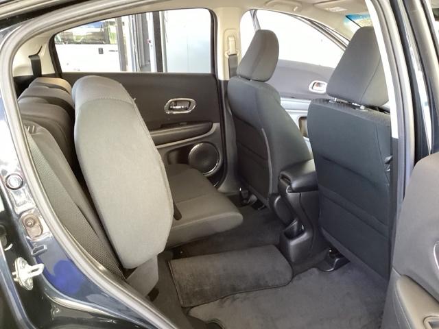 ヴェゼル ＨＶＸ・ホンダセンシングブリリアントスタイルＥＤ　純正メモリーナビ　リアカメラ　ＥＴＣ　誤発進抑制　地デジ　ＬＥＤランプ　オートエアコン　サイドエアバッグ　ＰＳ　ナビＴＶ　盗難防止装置　スマ－トキ－　ＶＳＡ　エアバッグ　ＵＳＢ　ＤＶＤ再生　Ｒカメ（62枚目）