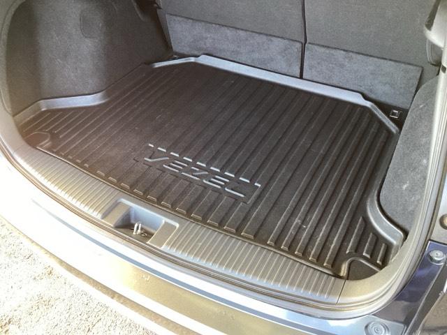 ヴェゼル ＨＶＸ・ホンダセンシングブリリアントスタイルＥＤ　純正メモリーナビ　リアカメラ　ＥＴＣ　誤発進抑制　地デジ　ＬＥＤランプ　オートエアコン　サイドエアバッグ　ＰＳ　ナビＴＶ　盗難防止装置　スマ－トキ－　ＶＳＡ　エアバッグ　ＵＳＢ　ＤＶＤ再生　Ｒカメ（68枚目）