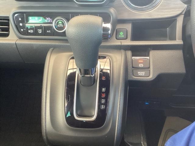 Ｎ－ＯＮＥ プレミアム　純正ナビ　フルセグ　リアカメラ　両席エアバック　ソナー　横滑り防止装置　Ｂカメラ　衝突軽減装置　サイドカーテンエアバック　ＬＥＤヘッドライト　ＡＢＳ　ナビＴＶ　アイドリングストップ　スマートキー（14枚目）