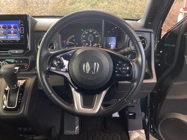 Ｎ－ＯＮＥ プレミアム　純正ナビ　フルセグ　リアカメラ　両席エアバック　ソナー　横滑り防止装置　Ｂカメラ　衝突軽減装置　サイドカーテンエアバック　ＬＥＤヘッドライト　ＡＢＳ　ナビＴＶ　アイドリングストップ　スマートキー（18枚目）